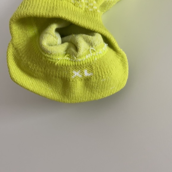 FEETURES High Performance LowCut NoShow Tab Socks - Picture 4 of 5